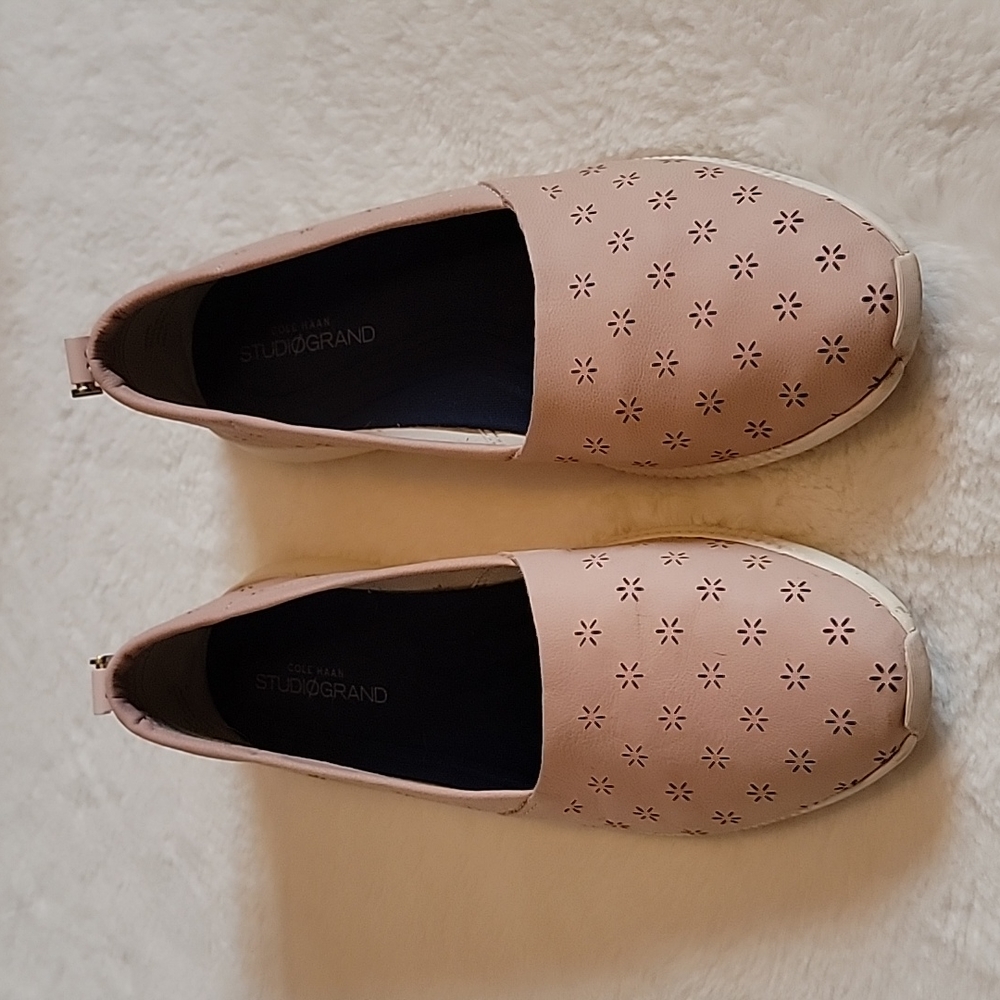 Cole Haan Studiogrand Perforated Slip On's in Peach Blush, EUC